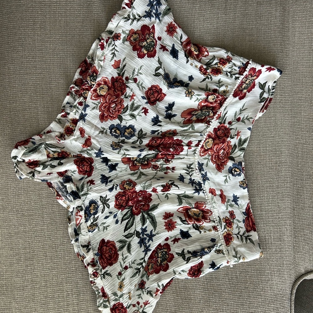 LIKE NEW SIZE MEDIUM AMERICAN EAGLES Floral Print Shorts